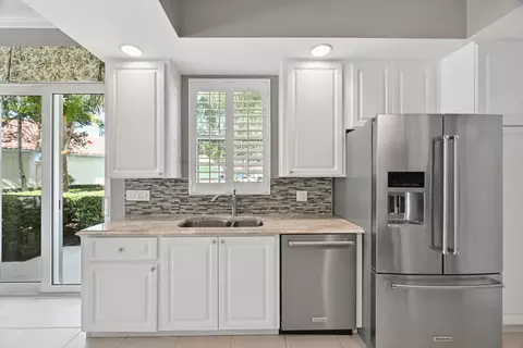 Kitchen - 9400 SW Wedgewood Ln, Stuart, FL 34997 photo 2 of 4