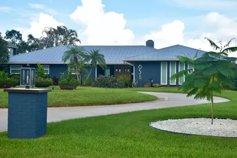 651 SE Hidden River Dr, Port Saint Lucie, FL 34983