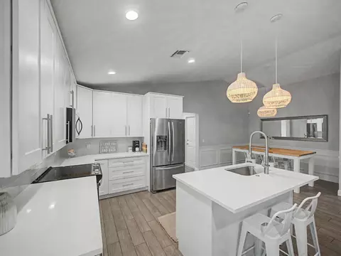 Kitchen - 17700 Cornelia Ave, Jupiter, FL 33458 photo 3 of 3