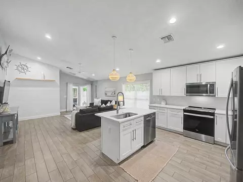 Kitchen - 17700 Cornelia Ave, Jupiter, FL 33458 photo 1 of 3