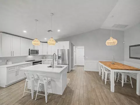 Kitchen - 17700 Cornelia Ave, Jupiter, FL 33458 photo 2 of 3