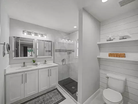 Bath - 17700 Cornelia Ave, Jupiter, FL 33458 photo 2 of 2
