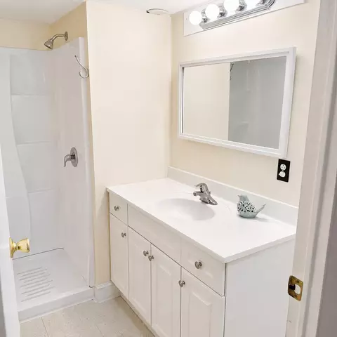 Bath - 2629 SE Penny Ln, Stuart, FL 34994 photo 3 of 4