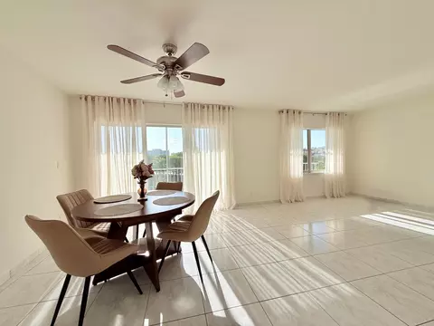 200 Diplomat Pkwy #520, Hallandale Beach, FL 33009