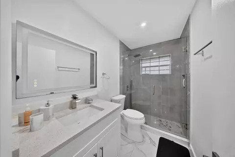 Bath - 265 Cape Cod Cir, Lake Worth, FL 33467 photo 2 of 2