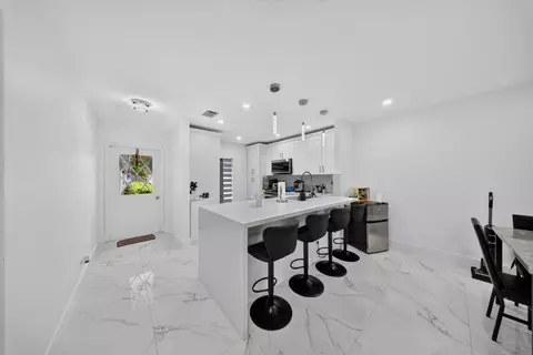 Kitchen - 265 Cape Cod Cir, Lake Worth, FL 33467 photo 6 of 7