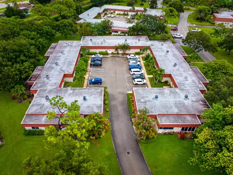 View/Area - 265 Cape Cod Cir, Lake Worth, FL 33467 photo 7 of 9
