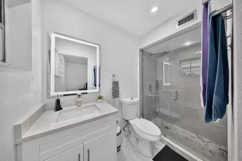 Bath - 265 Cape Cod Cir, Lake Worth, FL 33467 photo 1 of 2