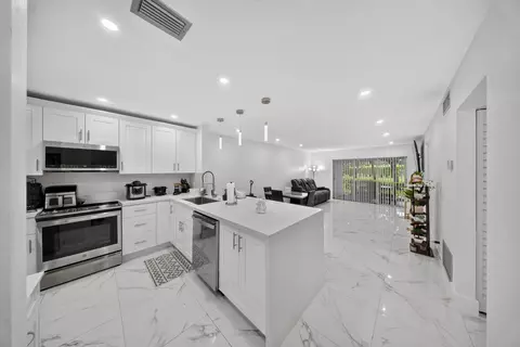 265 Cape Cod Cir, Lake Worth, FL 33467