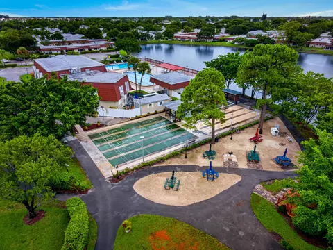 View/Area - 265 Cape Cod Cir, Lake Worth, FL 33467 photo 4 of 9