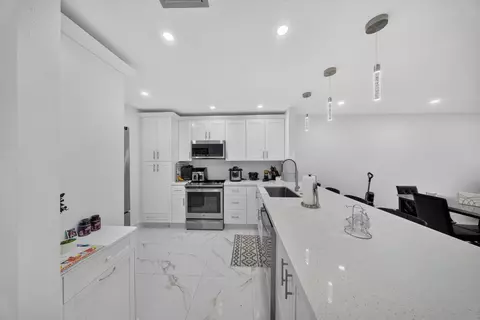 Kitchen - 265 Cape Cod Cir, Lake Worth, FL 33467 photo 3 of 7