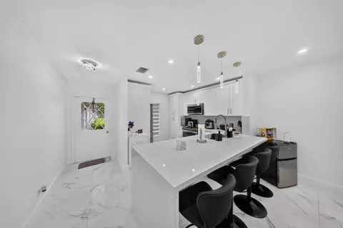 Kitchen - 265 Cape Cod Cir, Lake Worth, FL 33467 photo 7 of 7