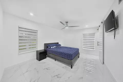 Bedroom - 265 Cape Cod Cir, Lake Worth, FL 33467 photo 2 of 3