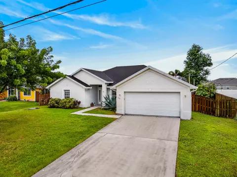 782 SW Crean Ter, Port Saint Lucie, FL 34953