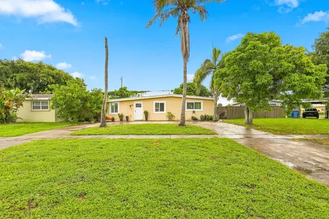 730 Gardenia Dr, Royal Palm Beach, FL 33411