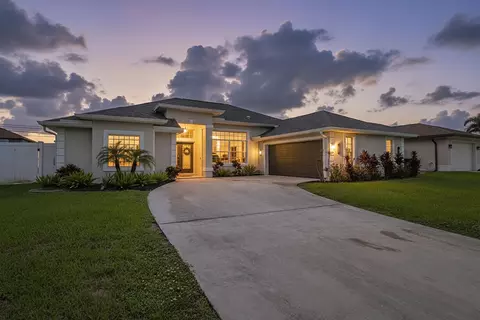 1718 SW Penrose Ave, Port Saint Lucie, FL 34953