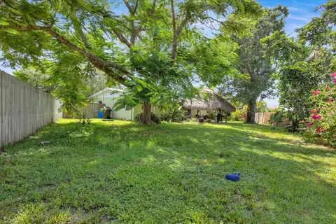 Exterior - 1121 SE Alamanda Ln, Stuart, FL 34996 photo 13 of 15