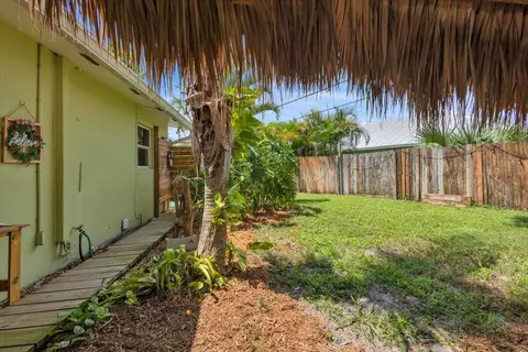 Exterior - 1121 SE Alamanda Ln, Stuart, FL 34996 photo 4 of 15