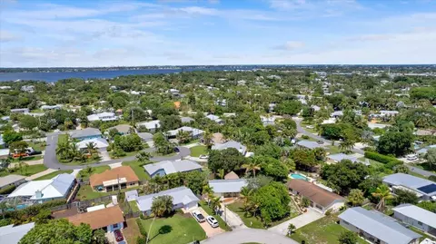 View/Area - 1121 SE Alamanda Ln, Stuart, FL 34996 photo 3 of 4