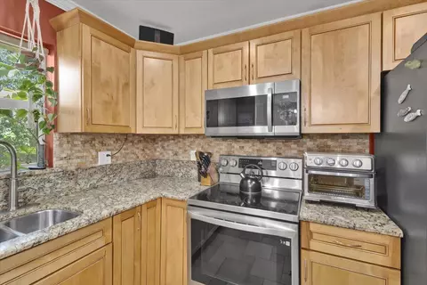 Kitchen - 1121 SE Alamanda Ln, Stuart, FL 34996 photo 4 of 7