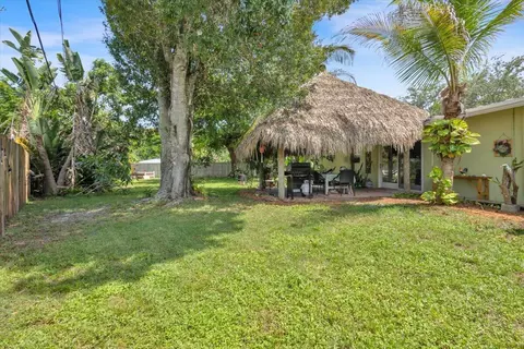 Exterior - 1121 SE Alamanda Ln, Stuart, FL 34996 photo 9 of 15
