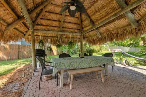 Exterior - 1121 SE Alamanda Ln, Stuart, FL 34996 photo 8 of 15