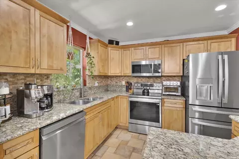 Kitchen - 1121 SE Alamanda Ln, Stuart, FL 34996 photo 3 of 7