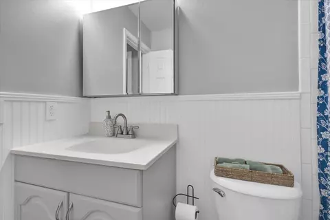 Bath - 1121 SE Alamanda Ln, Stuart, FL 34996 photo 6 of 6