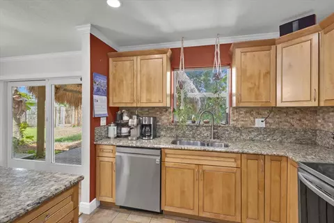 Kitchen - 1121 SE Alamanda Ln, Stuart, FL 34996 photo 5 of 7