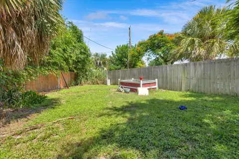 Exterior - 1121 SE Alamanda Ln, Stuart, FL 34996 photo 11 of 15