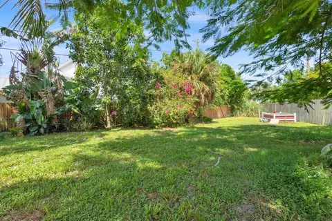 Exterior - 1121 SE Alamanda Ln, Stuart, FL 34996 photo 10 of 15