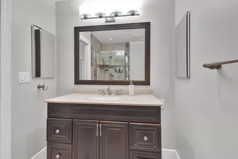 Bath - 1121 SE Alamanda Ln, Stuart, FL 34996 photo 3 of 6