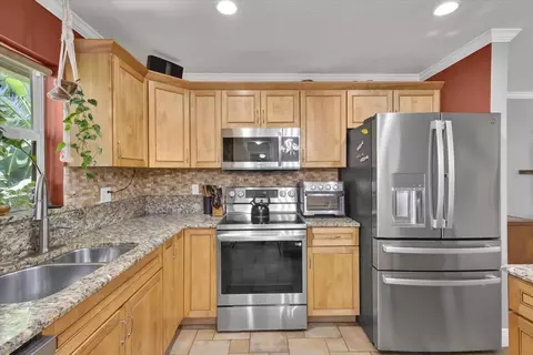 Kitchen - 1121 SE Alamanda Ln, Stuart, FL 34996 photo 1 of 7