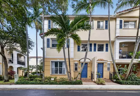 2899 S Greenleaf Cir, Boynton Beach, FL 33426