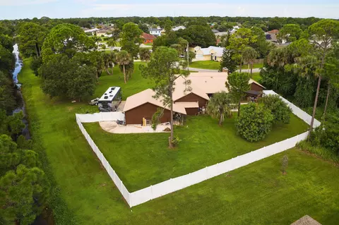 1302 SW Bartell Ave, Port Saint Lucie, FL 34953