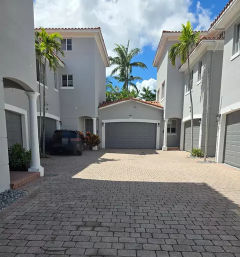 635 NE 11th Ave, Fort Lauderdale, FL 33304
