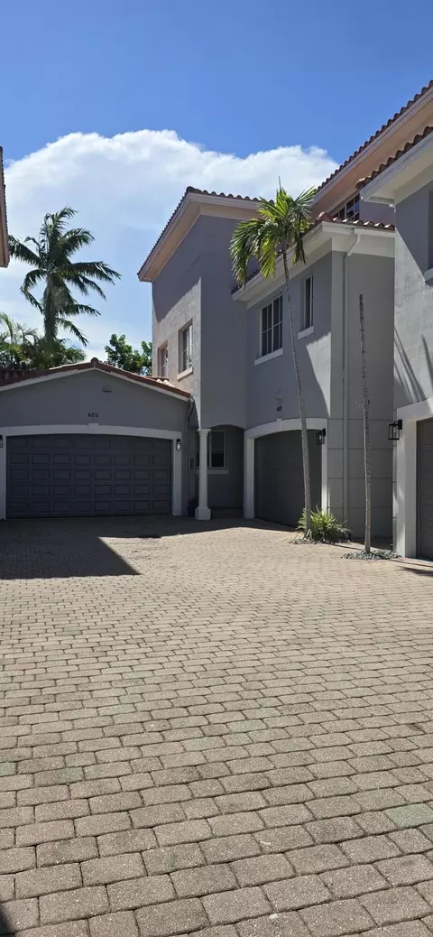 635 NE 11th Ave, Fort Lauderdale, FL 33304