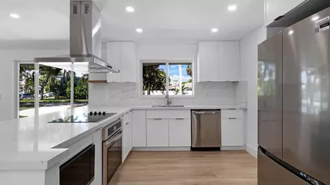 Kitchen - 4000 NE 22nd Ave, Lighthouse Point, FL 33064 photo 1 of 3