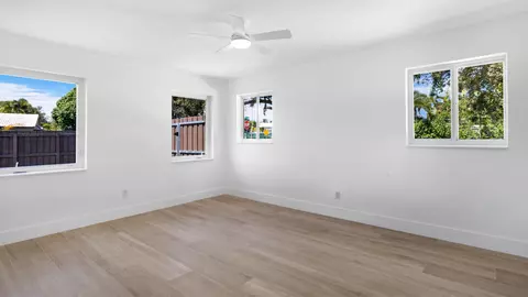 Bedroom - 4000 NE 22nd Ave, Lighthouse Point, FL 33064 photo 3 of 10