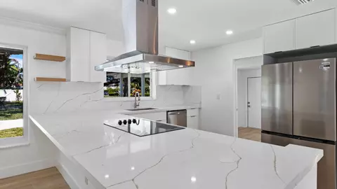 Kitchen - 4000 NE 22nd Ave, Lighthouse Point, FL 33064 photo 3 of 3