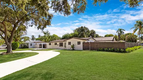 Exterior - 4000 NE 22nd Ave, Lighthouse Point, FL 33064 photo 1 of 10