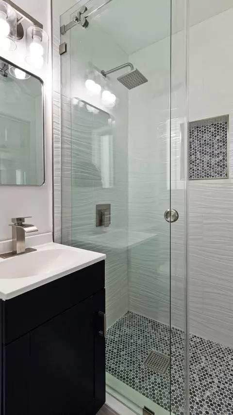 Bath - 4000 NE 22nd Ave, Lighthouse Point, FL 33064 photo 5 of 6