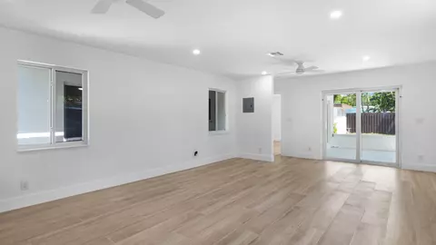 Living - 4000 NE 22nd Ave, Lighthouse Point, FL 33064 photo 8 of 9