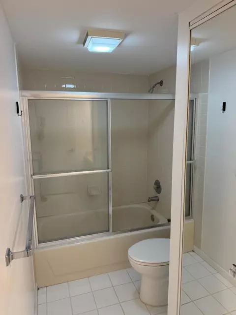 Bath - 1807 18th Ct, Jupiter, FL 33477 photo 3 of 7