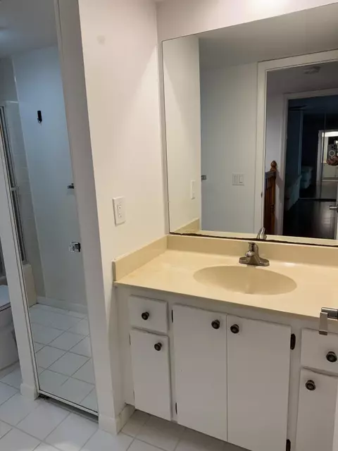 Bath - 1807 18th Ct, Jupiter, FL 33477 photo 2 of 7