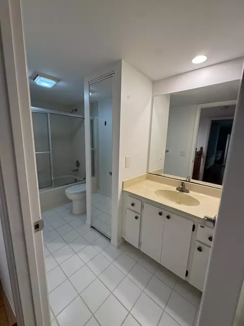 Bath - 1807 18th Ct, Jupiter, FL 33477 photo 1 of 7