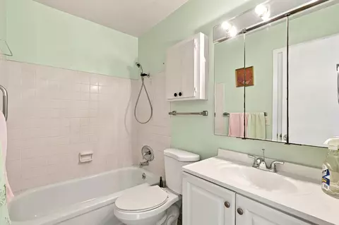 Bath - 2600 SE Ocean Blvd #FF-11, Stuart, FL 34996 photo 1 of 2
