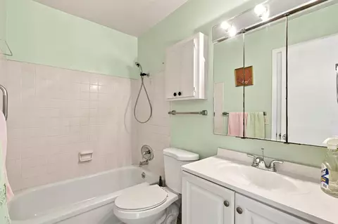 Bath - 2600 SE Ocean Blvd #FF-11, Stuart, FL 34996 photo 2 of 2