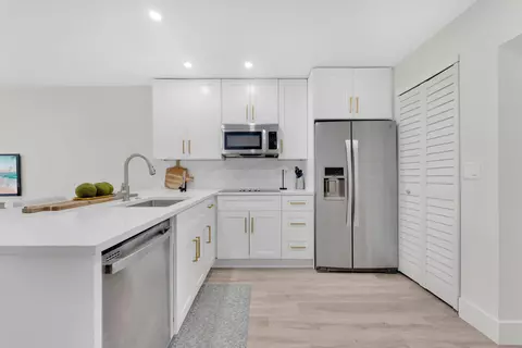 Kitchen - 1115 Stillwater Dr, Jupiter, FL 33458 photo 3 of 3