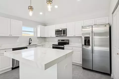 Kitchen - 5232 SE 55th Ter, Stuart, FL 34997 photo 4 of 4